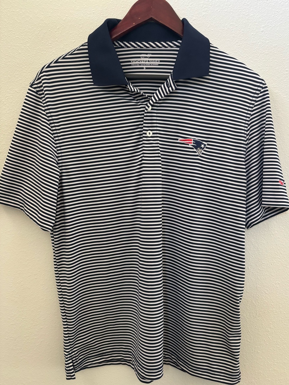Vineyard Vines Patriots Striped Navy & White Polo - like new!